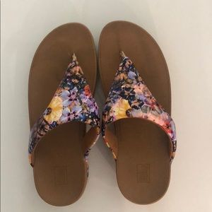 FitFlop’s Women’s Lottie in Flower. Size 9